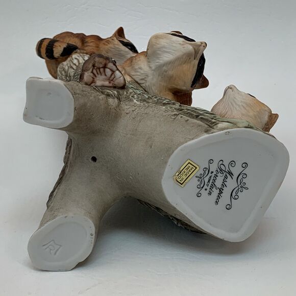 Vintage Masterpiece Porcelain Homco Raccoons on Trunk 7 3/4" high - Picture 7 of 7